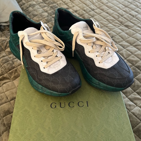 Gucci men sneakers. Only used once. They are in really good conditions